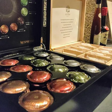 Chateau De Bouceel - Mont Saint Michel Bed & Breakfast